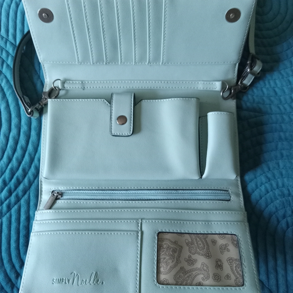 Simply Noelle mint green small crossbody removable strap or wallet - Picture 2 of 6